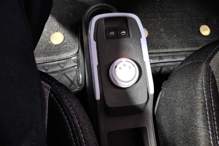 Used Chery QQ Ice Cream 2022 170km Sundae Phosphate Lithium-Ion Gear Lever