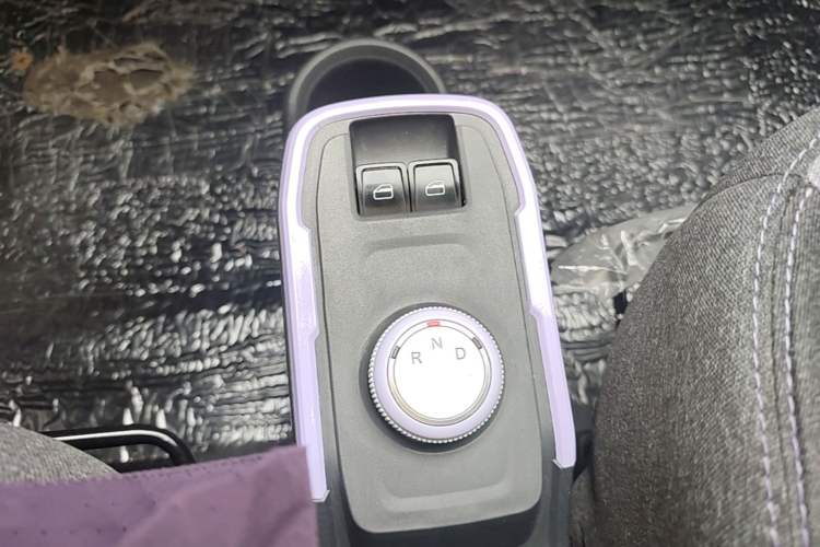 Used Chery QQ Ice Cream 2022 170km Sundae Phosphate Lithium-Ion Gear Lever