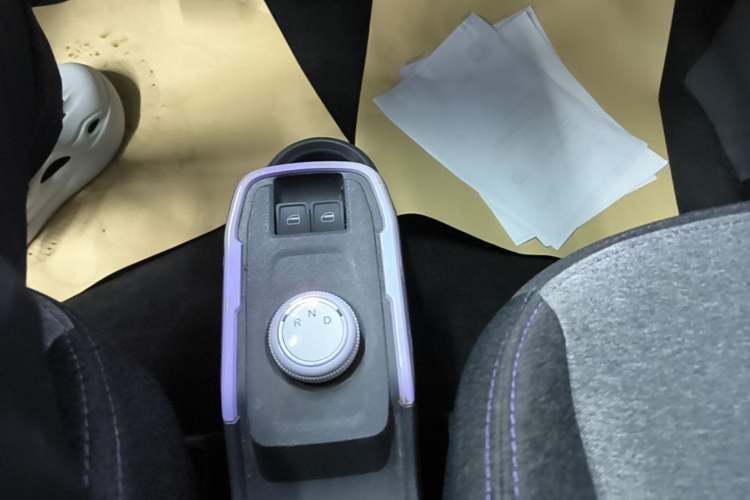 Used Chery QQ Ice Cream 2022 170km Sundae Phosphate Lithium-Ion Gear Lever