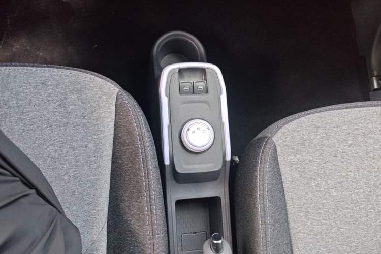 Used Chery QQ Ice Cream 2022 170km Sundae Phosphate Lithium-Ion Gear Lever