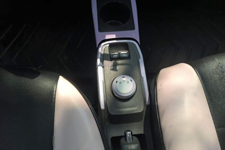 Used Chery QQ Ice Cream 2022 170km Sundae Phosphate Lithium-Ion Gear Lever