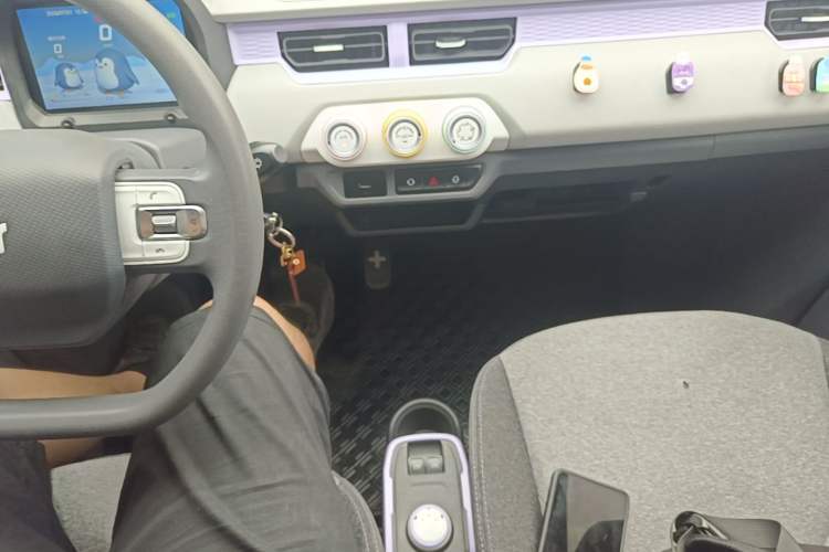 Used Chery QQ Ice Cream 2022 170km Sundae Phosphate Lithium-Ion Gear Lever