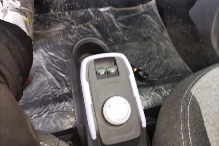 Used Chery QQ Ice Cream 2022 120km Conical Shape Lithium Iron Phosphate Gear Lever