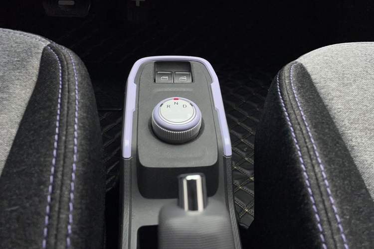 Used Chery QQ Ice Cream 2022 170km Sundae Phosphate Lithium-Ion Gear Lever