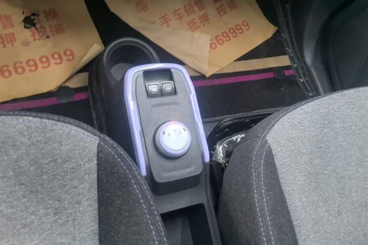Used Chery QQ Ice Cream 2022 170km Sundae Phosphate Lithium-Ion Gear Lever
