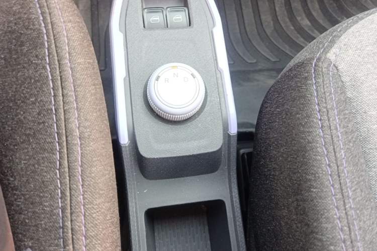 Used Chery QQ Ice Cream 2022 170km Sundae Phosphate Lithium-Ion Gear Lever