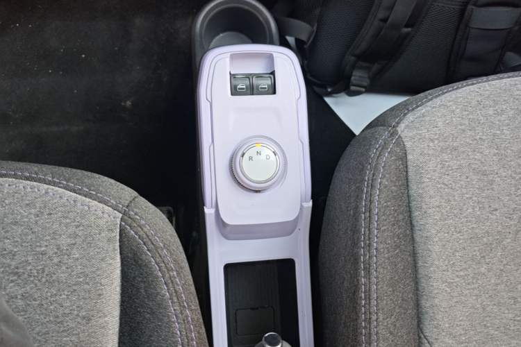 Used Chery QQ Ice Cream 2022 170km Sundae Phosphate Lithium-Ion Gear Lever