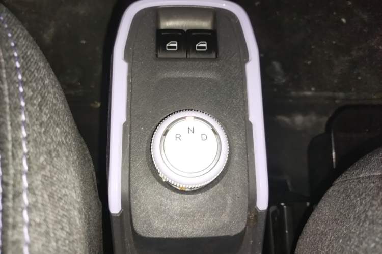 Used Chery QQ Ice Cream 2022 170km Sundae Phosphate Lithium-Ion Gear Lever