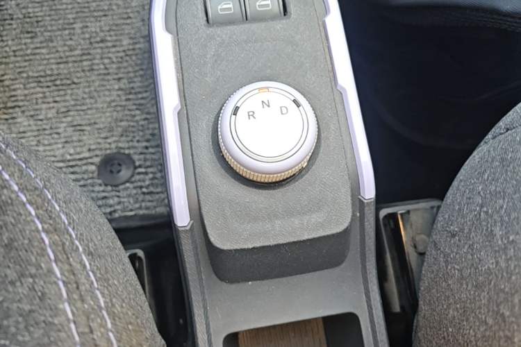 Used Chery QQ Ice Cream 2022 170km Sundae Phosphate Lithium-Ion Gear Lever