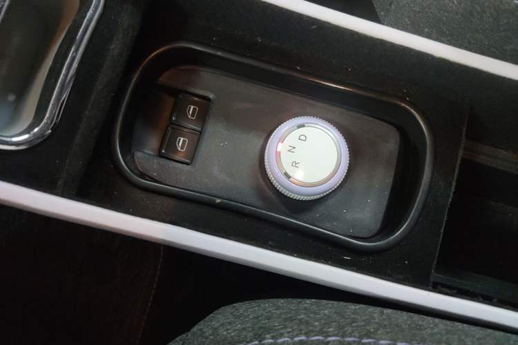 Used Chery QQ Ice Cream 2022 170km Sundae Phosphate Lithium-Ion Gear Lever