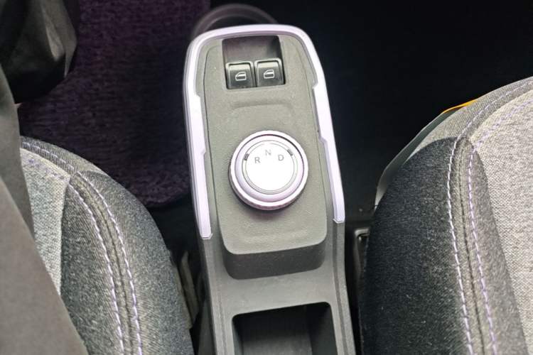 Used Chery QQ Ice Cream 2022 170km Sundae Phosphate Lithium-Ion Gear Lever