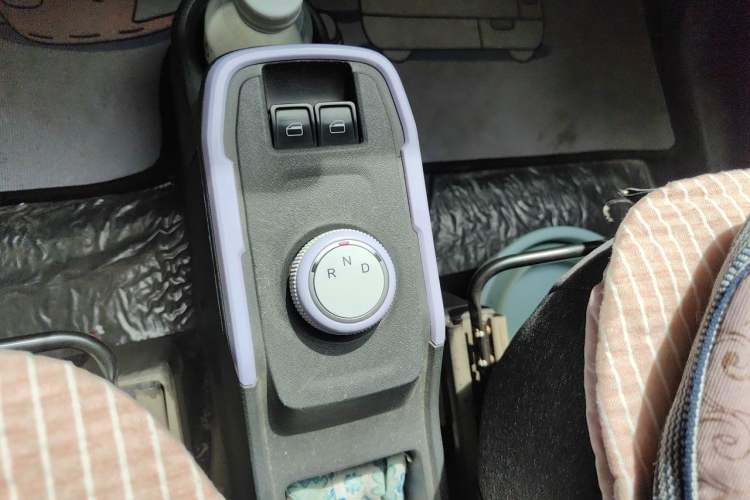 Used Chery QQ Ice Cream 2022 170km Sundae Phosphate Lithium-Ion Gear Lever