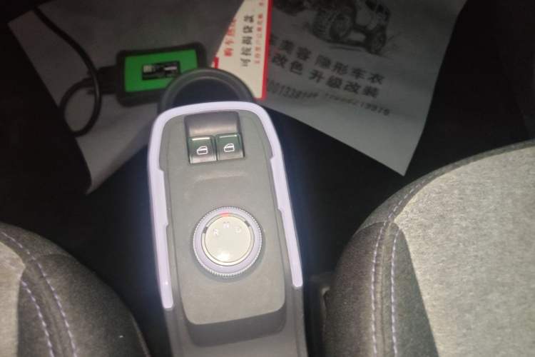Used Chery QQ Ice Cream 2022 170km Sundae Phosphate Lithium-Ion Gear Lever