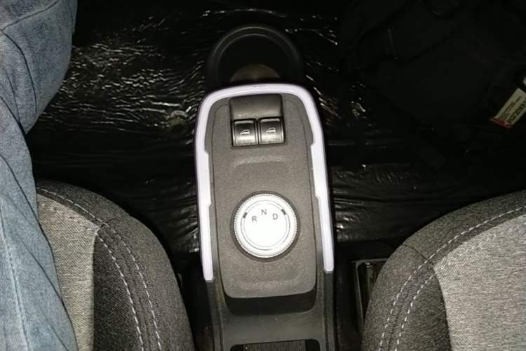 Used Chery QQ Ice Cream 2022 170km Sundae Phosphate Lithium-Ion Gear Lever