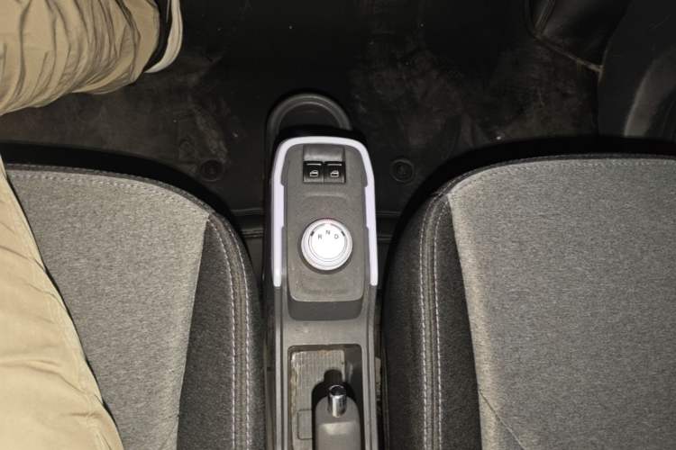 Used Chery QQ Ice Cream 2022 170km Sundae Phosphate Lithium-Ion Gear Lever
