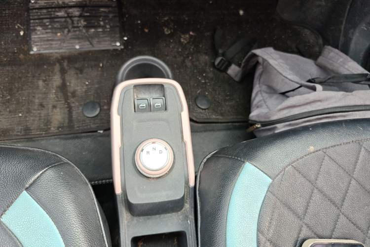 Used Chery QQ Ice Cream 2022 170km Sundae Phosphate Lithium-Ion Gear Lever