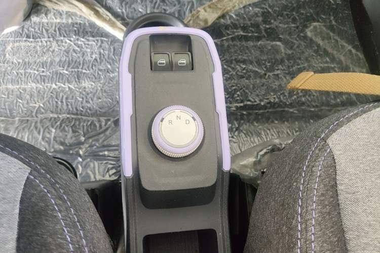 Used Chery QQ Ice Cream 2022 170km Sundae Phosphate Lithium-Ion Gear Lever
