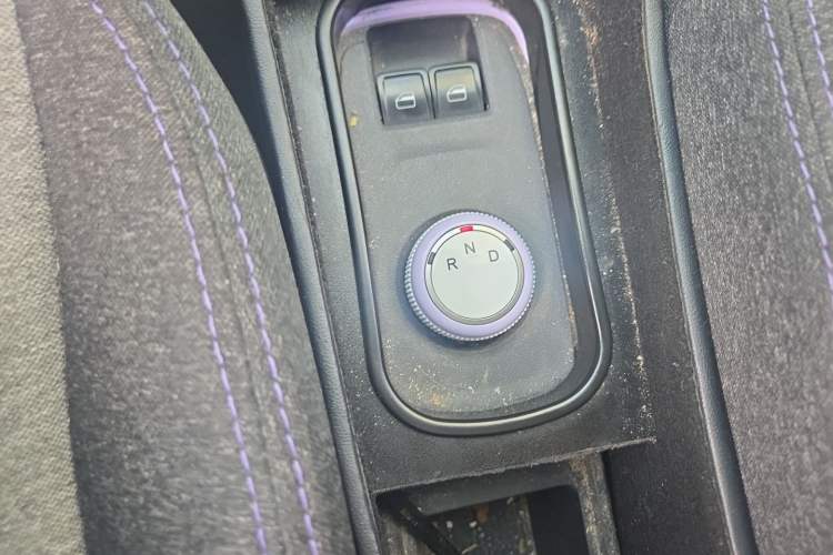 Used Chery QQ Ice Cream 2022 170km Sundae Phosphate Lithium-Ion Gear Lever