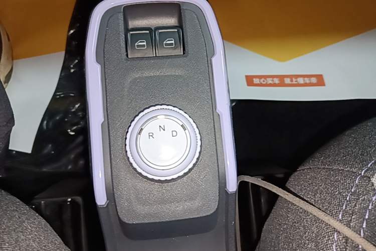 Used Chery QQ Ice Cream 2022 170km Sundae Phosphate Lithium-Ion Gear Lever