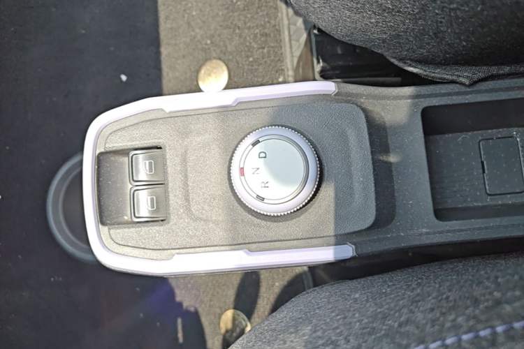 Used Chery QQ Ice Cream 2022 170km Sundae Ternary Lithium Gear Lever