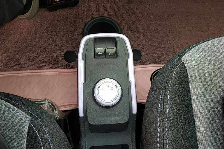 Used Chery QQ Ice Cream 2022 170km Sundae Phosphate Lithium-Ion Gear Lever