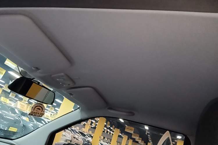 Used Chery QQ Ice Cream 2022 170km Sundae Phosphate Lithium-Ion Headliner