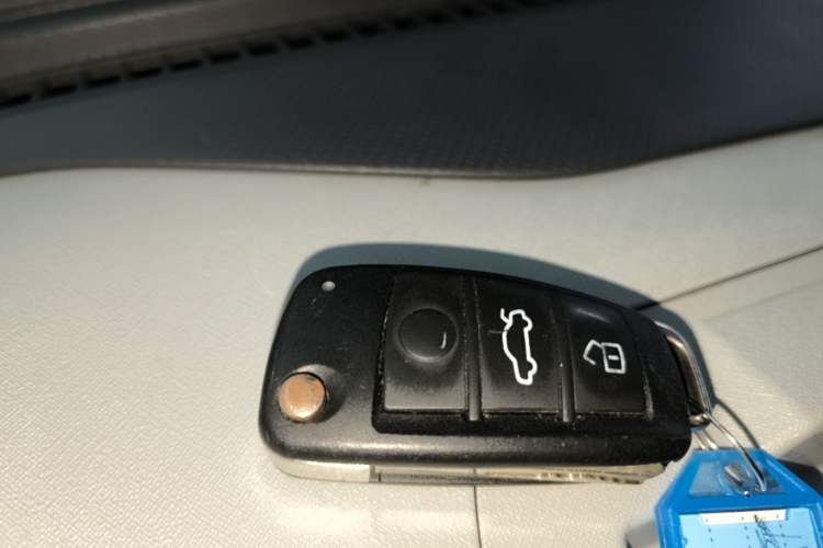 Used Chery QQ Ice Cream 2022 170km Sundae Phosphate Lithium-Ion Interior 1