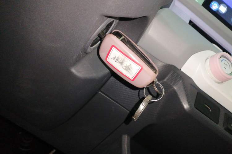 Used Chery QQ Ice Cream 2022 170km Sundae Phosphate Lithium-Ion Interior 1