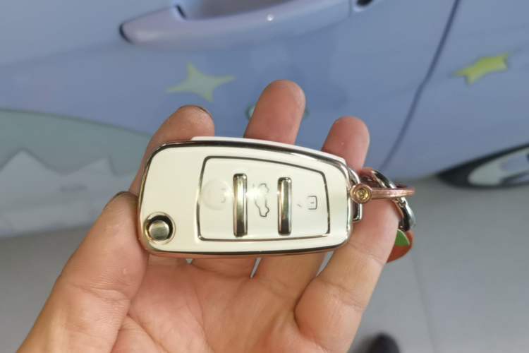 Used Chery QQ Ice Cream 2022 120km Conical Shape Lithium Iron Phosphate Interior 1