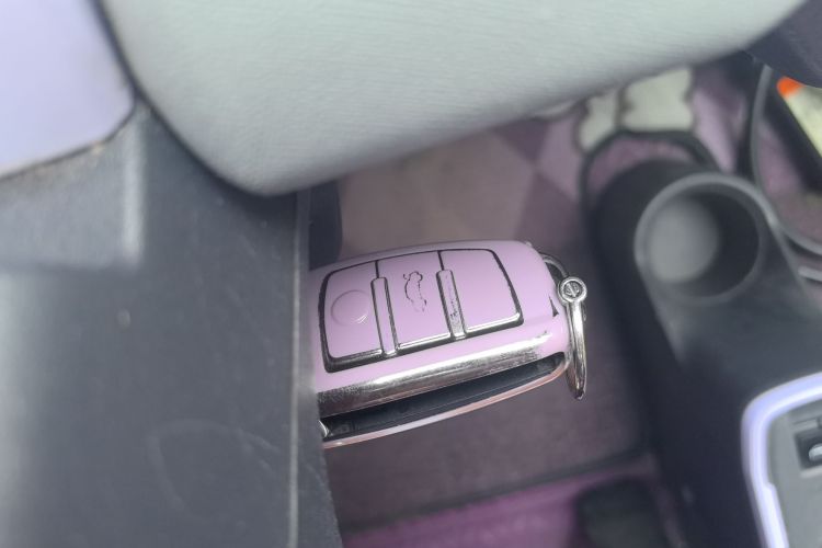 Used Chery QQ Ice Cream 2022 170km Sundae Phosphate Lithium-Ion Interior 1
