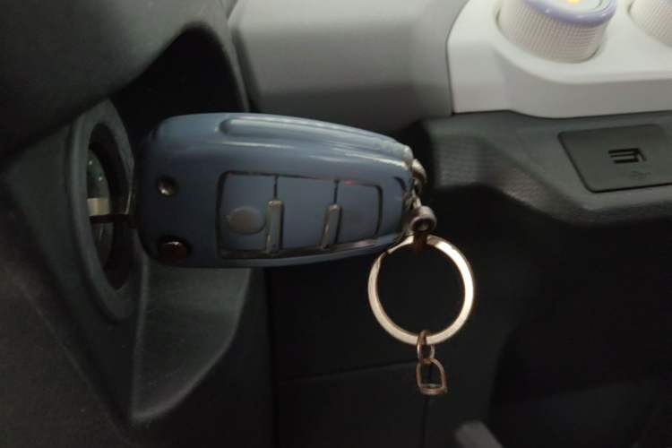 Used Chery QQ Ice Cream 2022 120km Conical Shape Lithium Iron Phosphate Interior 1