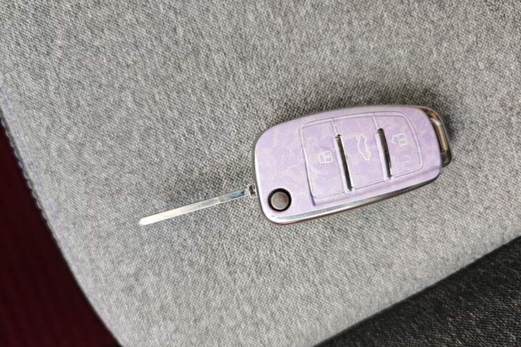 Used Chery QQ Ice Cream 2022 120km Conical Shape Lithium Iron Phosphate Interior 1