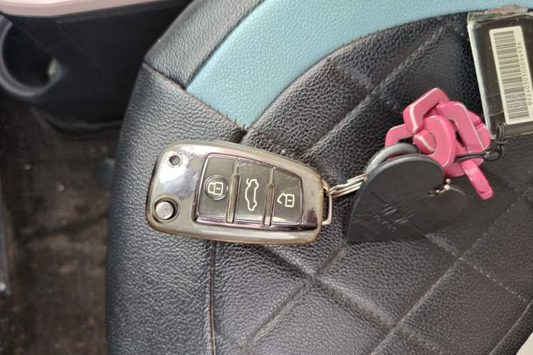 Used Chery QQ Ice Cream 2022 170km Sundae Phosphate Lithium-Ion Interior 1