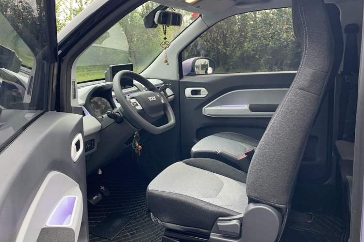 Used Chery QQ Ice Cream 2022 170km Sundae Phosphate Lithium-Ion Interior 2