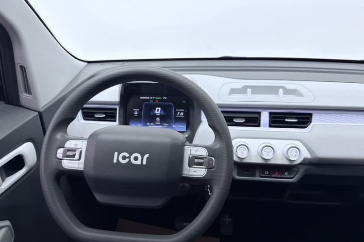 Used Chery QQ Ice Cream 2022 170km Sundae Phosphate Lithium-Ion Interior 2
