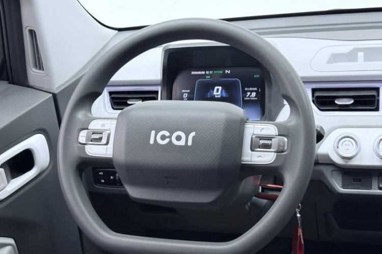 Used Chery QQ Ice Cream 2022 170km Sundae Phosphate Lithium-Ion Interior 3