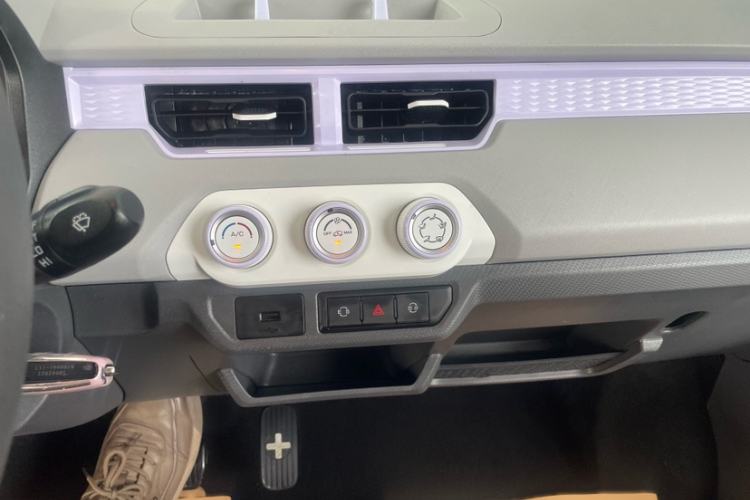 Used Chery QQ Ice Cream 2022 170km Sundae Phosphate Lithium-Ion Interior 3