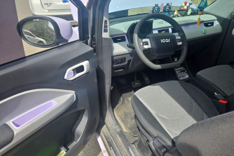 Used Chery QQ Ice Cream 2022 170km Sundae Phosphate Lithium-Ion Interior 3