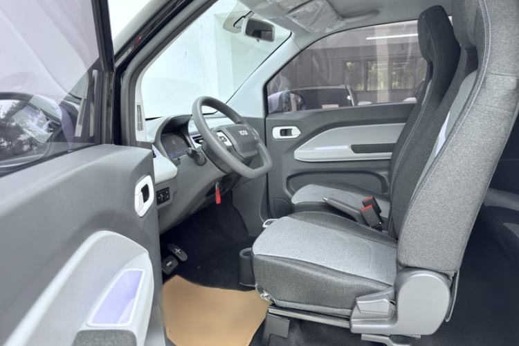 Used Chery QQ Ice Cream 2022 170km Sundae Phosphate Lithium-Ion Interior 5