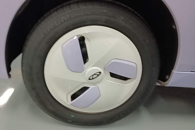 Used Chery QQ Ice Cream 2022 170km Sundae Phosphate Lithium-Ion Left Front Wheel Hub