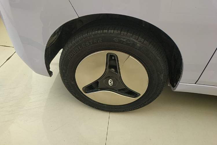 Used Chery QQ Ice Cream 2022 170km Sundae Phosphate Lithium-Ion Left Front Wheel Hub
