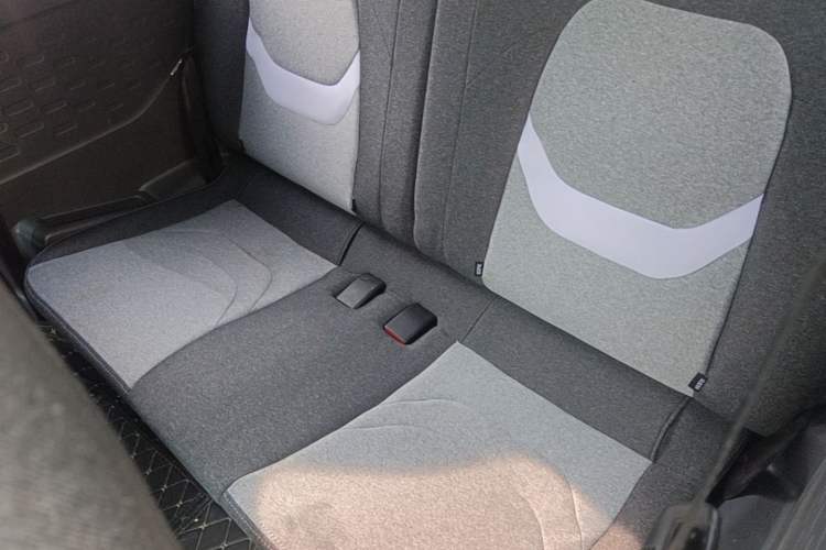 Used Chery QQ Ice Cream 2022 170km Sundae Phosphate Lithium-Ion Left Rear Seat
