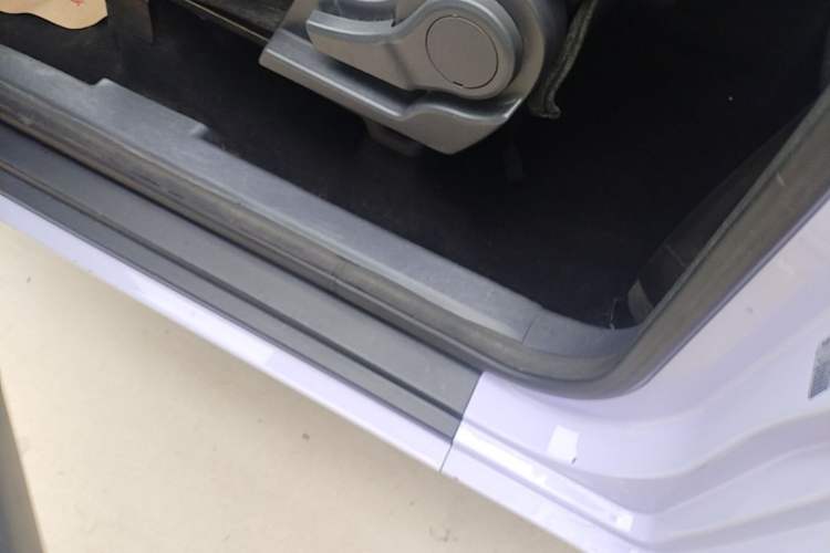 Used Chery QQ Ice Cream 2022 120km Conical Shape Lithium Iron Phosphate Left Side Sill