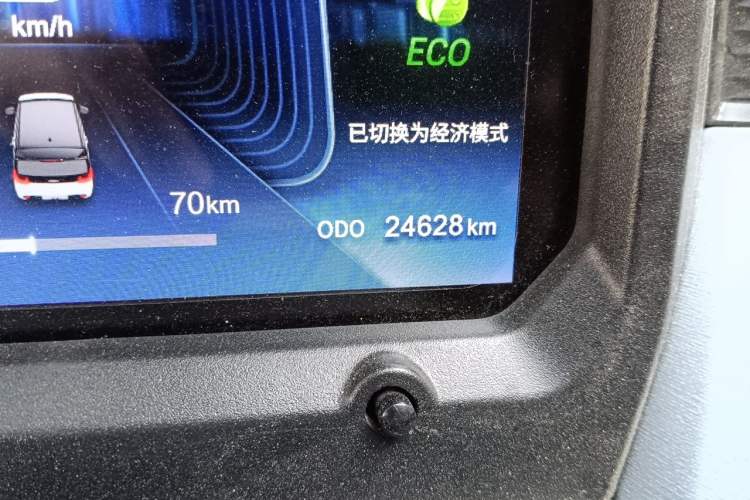 Used Chery QQ Ice Cream 2022 170km Sundae Phosphate Lithium-Ion Odometer Close Up