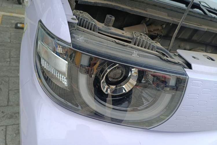 Used Chery QQ Ice Cream 2022 170km Sundae Phosphate Lithium-Ion Right Front Headlight