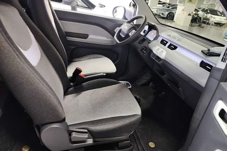 Used Chery QQ Ice Cream 2022 170km Sundae Phosphate Lithium-Ion Right Front Seat