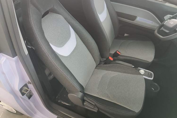 Used Chery QQ Ice Cream 2022 170km Sundae Phosphate Lithium-Ion Right Front Seat