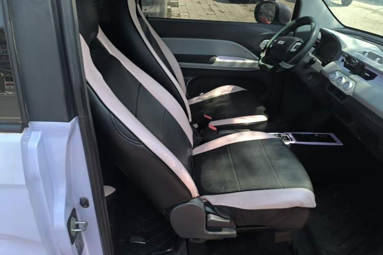 Used Chery QQ Ice Cream 2022 170km Sundae Phosphate Lithium-Ion Right Front Seat