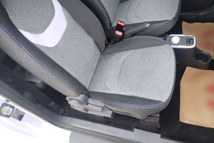Used Chery QQ Ice Cream 2022 120km Conical Shape Lithium Iron Phosphate Right Front Seat