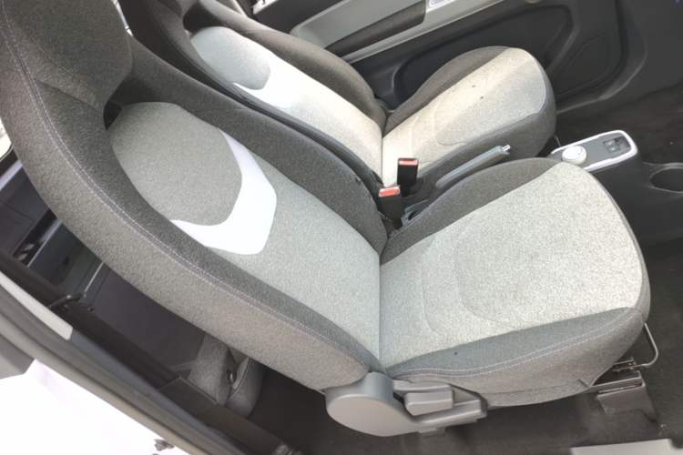 Used Chery QQ Ice Cream 2022 170km Sundae Phosphate Lithium-Ion Right Front Seat